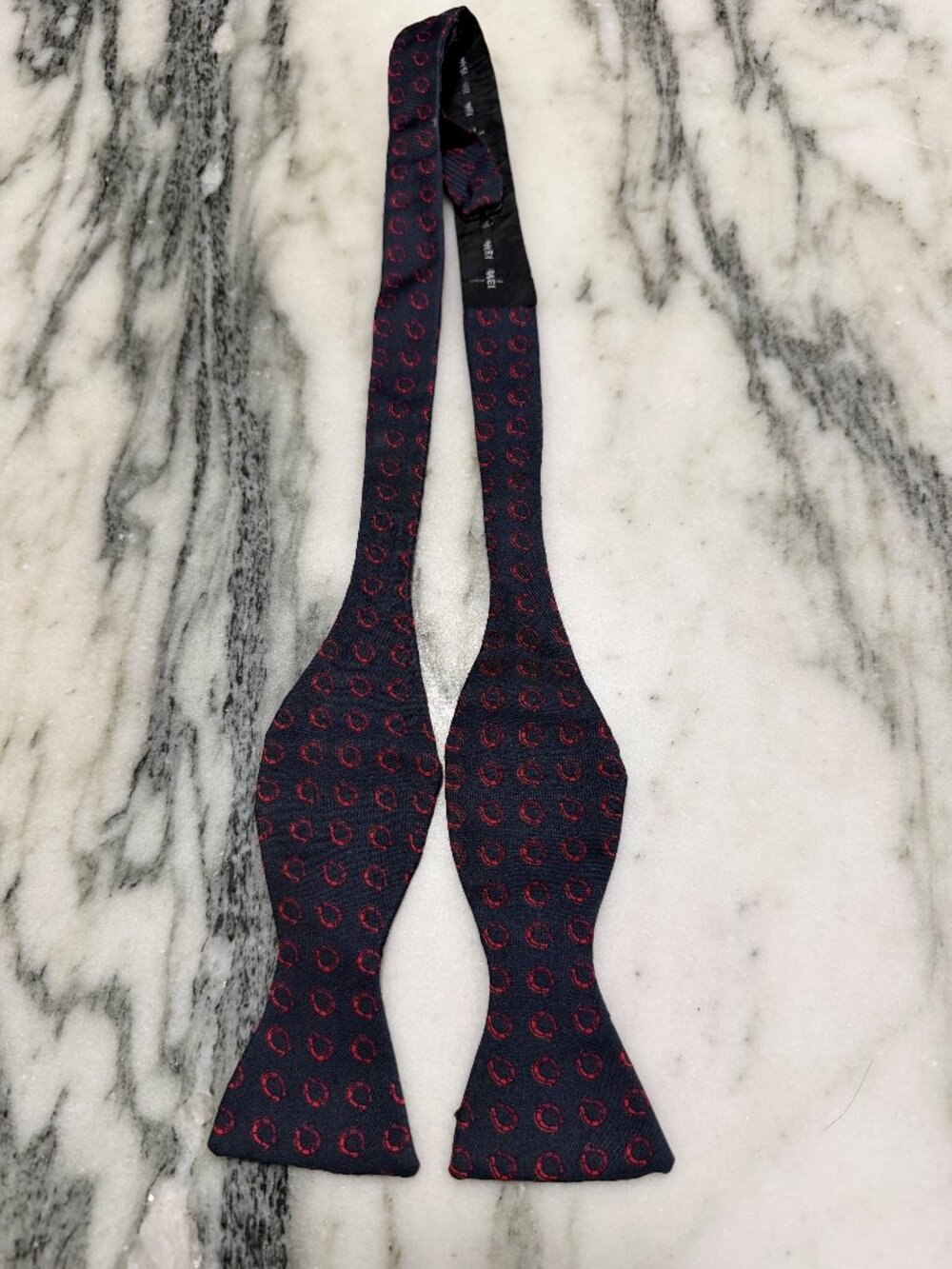 Authentic Gucci Silk Self-Tie Bow Tie